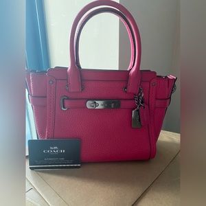 Pink coach purse never been used